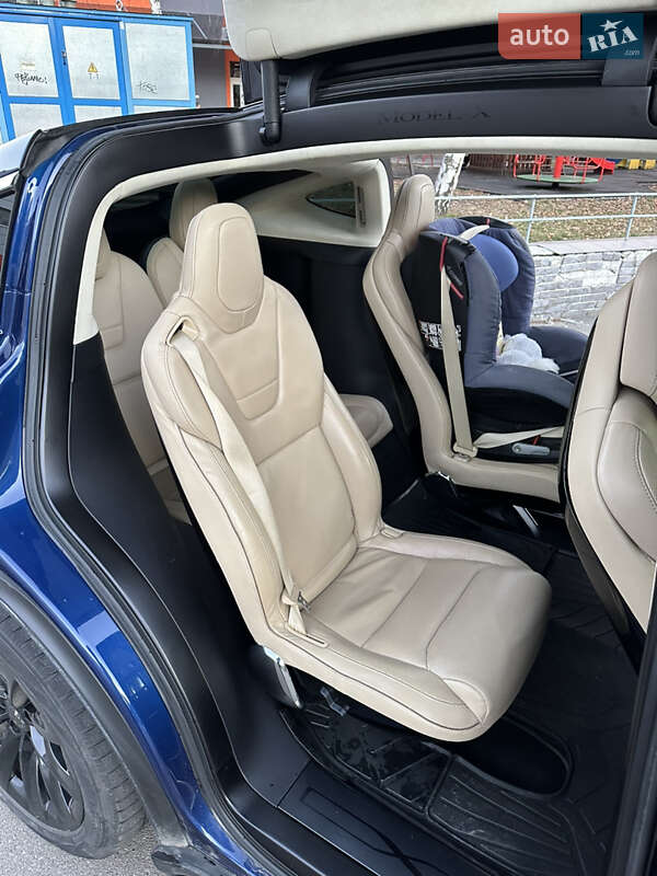 Позашляховик / Кросовер Tesla Model X 2016 в Києві