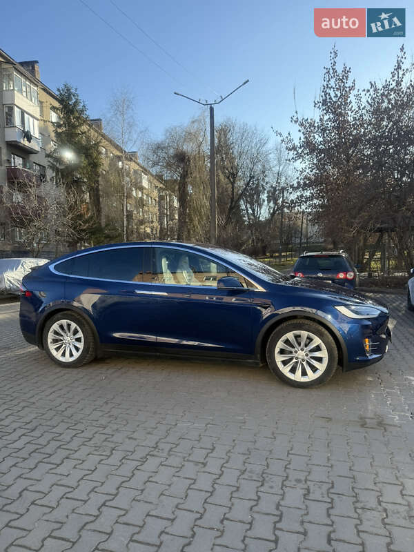 Внедорожник / Кроссовер Tesla Model X 2016 в 