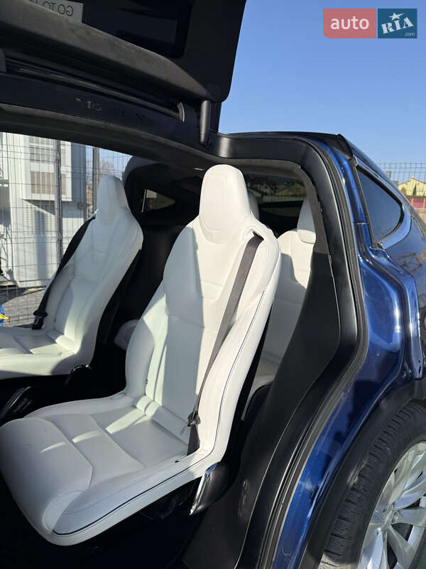 Позашляховик / Кросовер Tesla Model X 2016 в Івано-Франківську