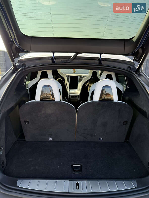 Позашляховик / Кросовер Tesla Model X 2016 в Івано-Франківську
