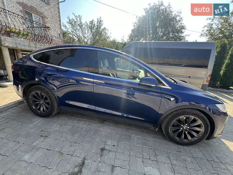 Позашляховик / Кросовер Tesla Model X 2018 в Глибокій