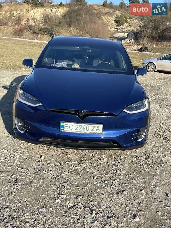 Позашляховик / Кросовер Tesla Model X 2018 в 