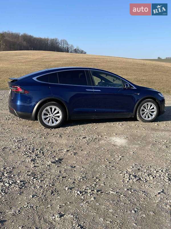 Позашляховик / Кросовер Tesla Model X 2018 в Львові