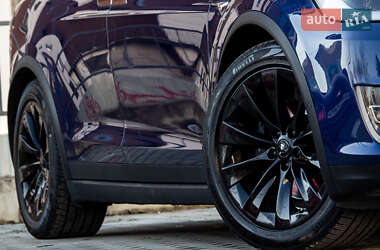 Позашляховик / Кросовер Tesla Model X 2019 в 
