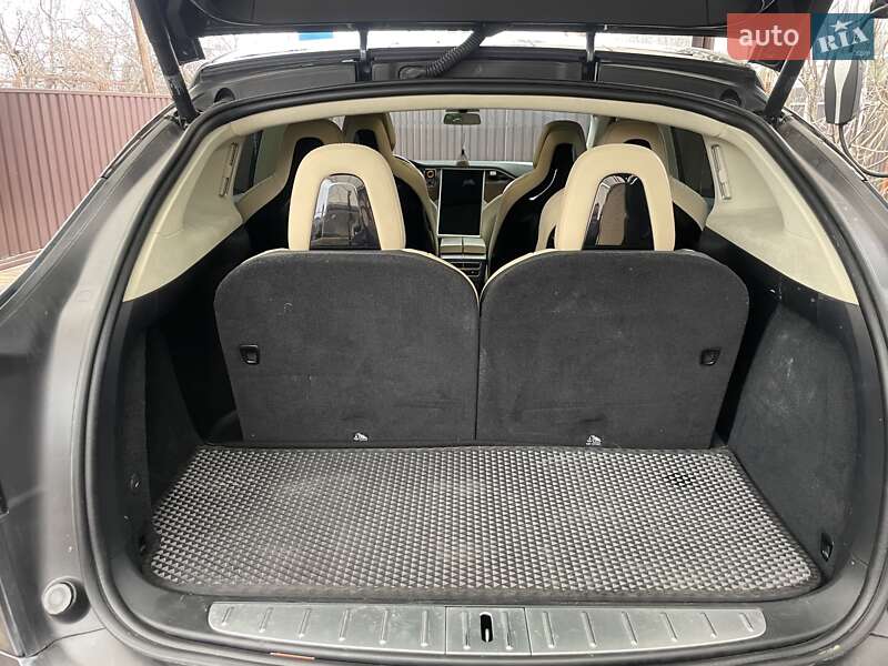 Позашляховик / Кросовер Tesla Model X 2016 в Дніпрі