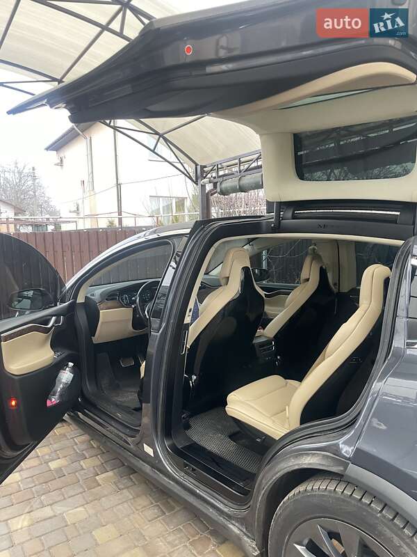 Позашляховик / Кросовер Tesla Model X 2016 в Дніпрі