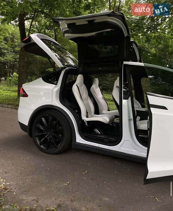 Внедорожник / Кроссовер Tesla Model X 2016 в Киеве