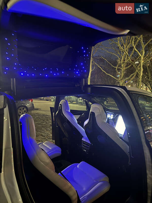 Внедорожник / Кроссовер Tesla Model X 2016 в Киеве