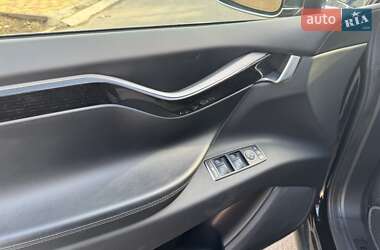 Позашляховик / Кросовер Tesla Model X 2019 в 