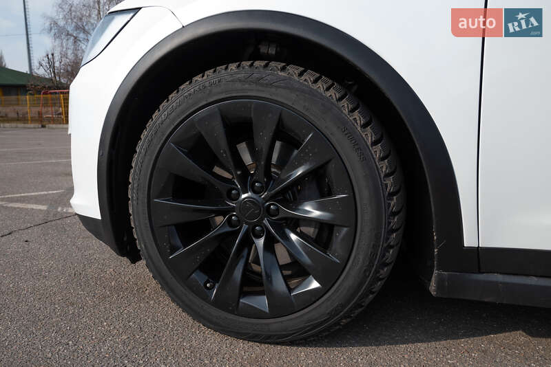 Внедорожник / Кроссовер Tesla Model X 2016 в Александрие