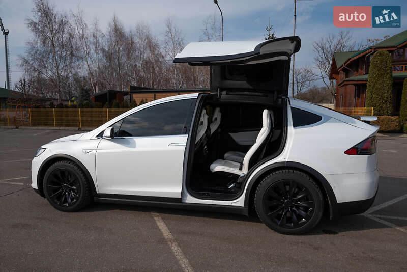 Внедорожник / Кроссовер Tesla Model X 2016 в Александрие