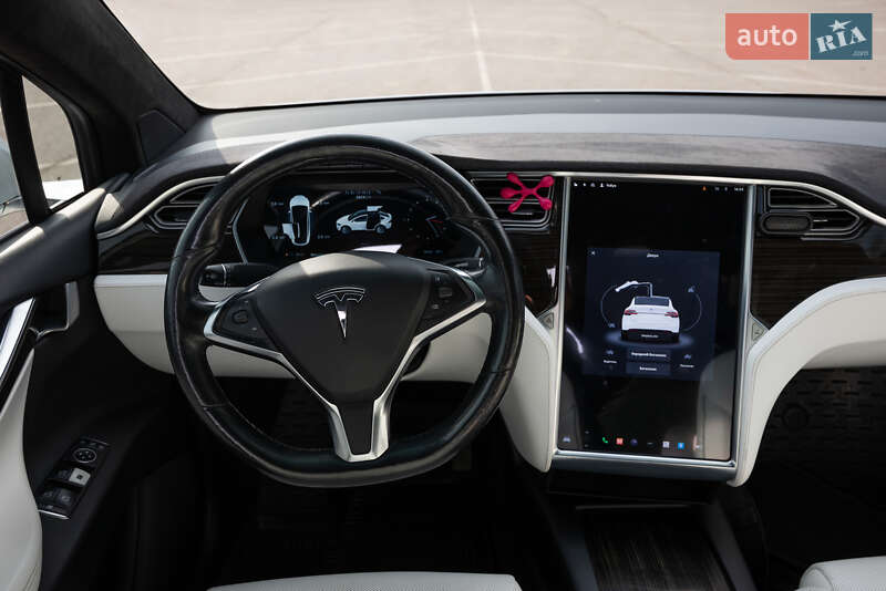 Внедорожник / Кроссовер Tesla Model X 2016 в Александрие