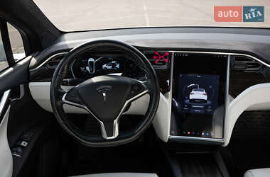 Позашляховик / Кросовер Tesla Model X 2016 в 