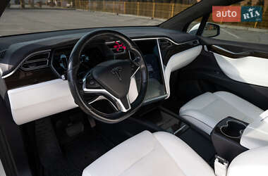 Позашляховик / Кросовер Tesla Model X 2016 в 