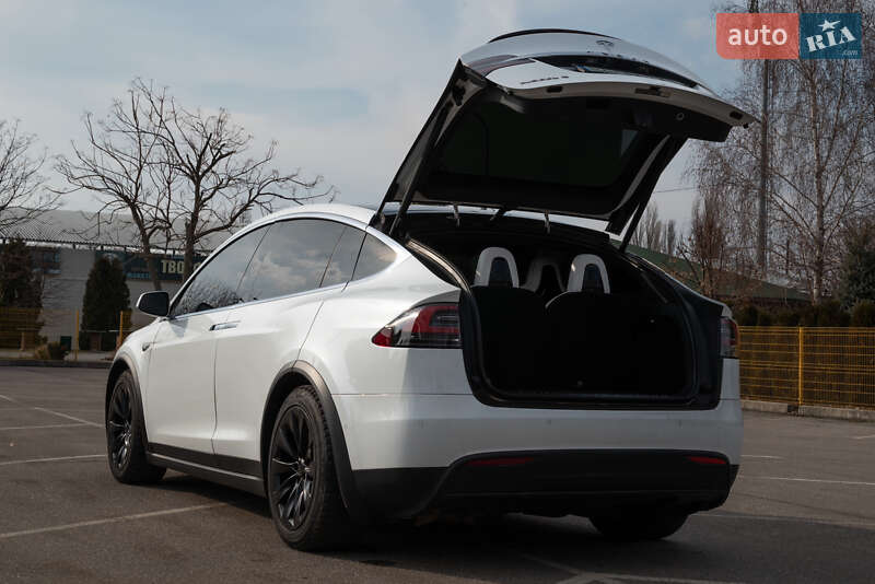 Внедорожник / Кроссовер Tesla Model X 2016 в Александрие