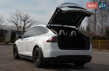 Позашляховик / Кросовер Tesla Model X 2016 в 