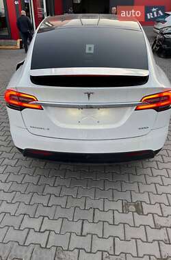 Позашляховик / Кросовер Tesla Model X 2019 в 