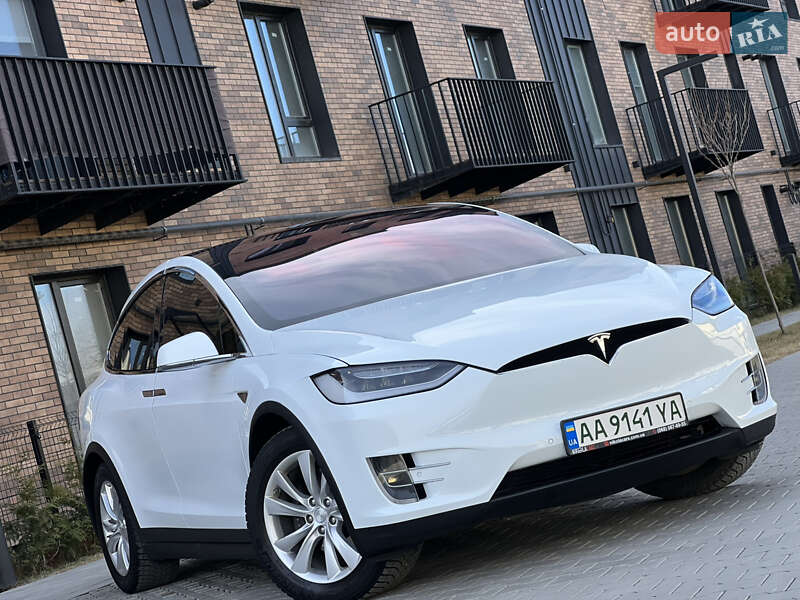 Позашляховик / Кросовер Tesla Model X 2016 в Івано-Франківську