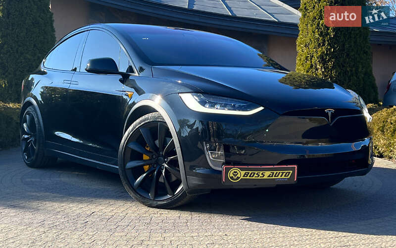 Позашляховик / Кросовер Tesla Model X 2017 в Львові