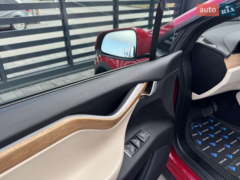 Внедорожник / Кроссовер Tesla Model X 2020 в Ровно