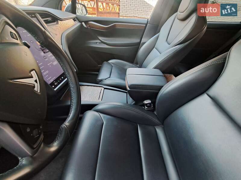 Позашляховик / Кросовер Tesla Model X 2018 в Вінниці