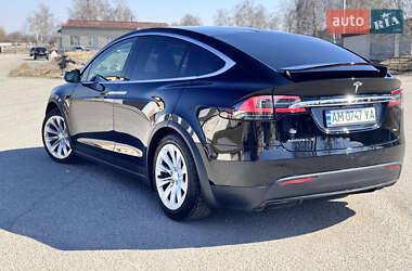 Позашляховик / Кросовер Tesla Model X 2018 в 