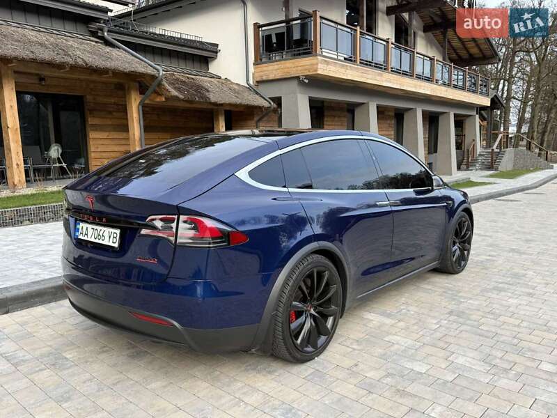 Позашляховик / Кросовер Tesla Model X 2016 в 