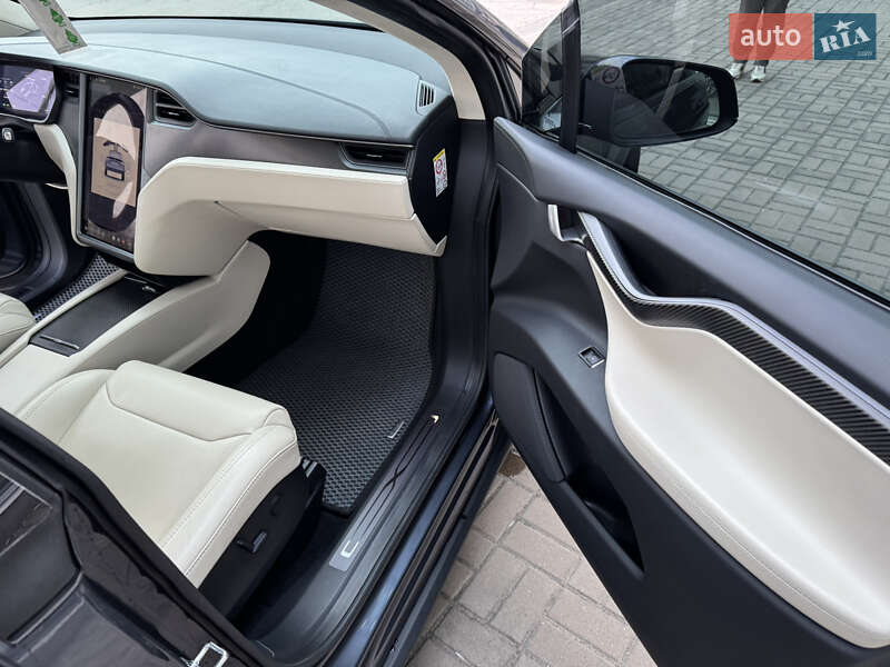 Позашляховик / Кросовер Tesla Model X 2019 в Чернігові