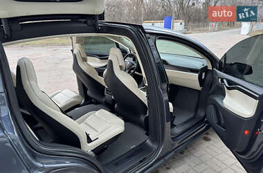Позашляховик / Кросовер Tesla Model X 2019 в 