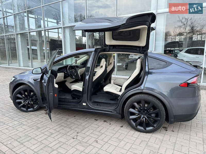 Позашляховик / Кросовер Tesla Model X 2019 в Чернігові