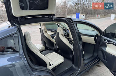 Позашляховик / Кросовер Tesla Model X 2019 в 