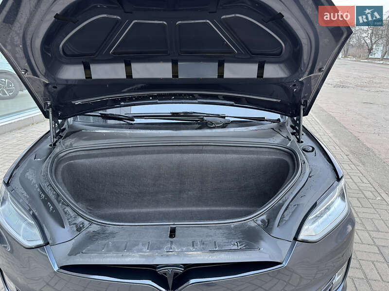 Позашляховик / Кросовер Tesla Model X 2019 в Чернігові