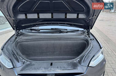 Позашляховик / Кросовер Tesla Model X 2019 в 