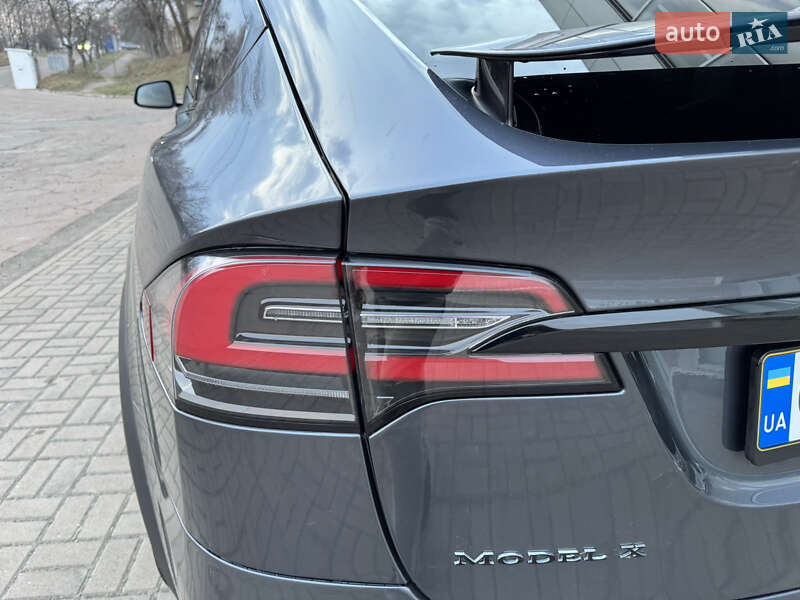 Позашляховик / Кросовер Tesla Model X 2019 в Чернігові