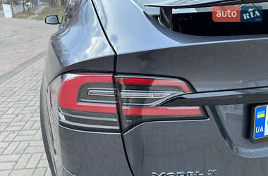 Позашляховик / Кросовер Tesla Model X 2019 в 