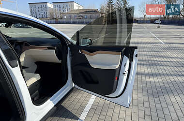 Позашляховик / Кросовер Tesla Model X 2020 в 