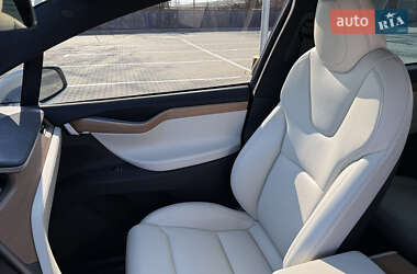Позашляховик / Кросовер Tesla Model X 2020 в 