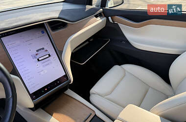 Позашляховик / Кросовер Tesla Model X 2020 в 