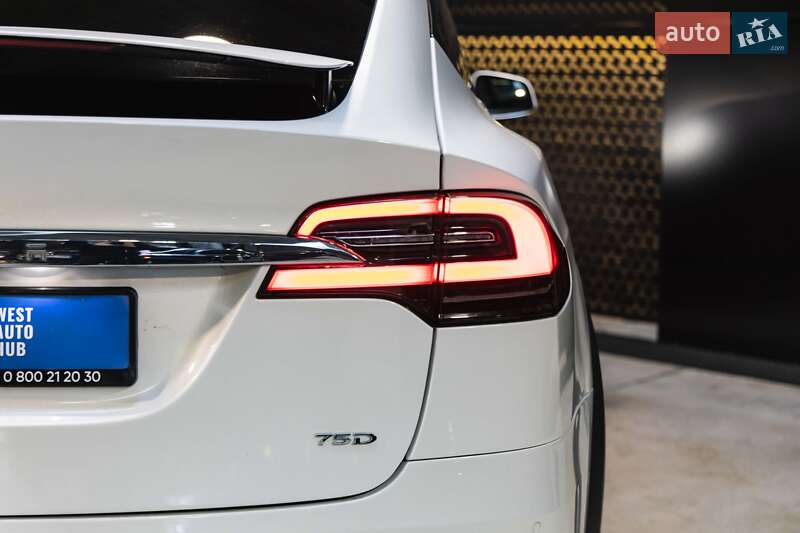 Позашляховик / Кросовер Tesla Model X 2017 в Луцьку