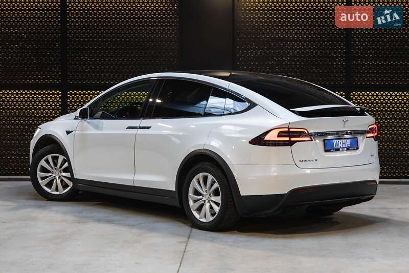Позашляховик / Кросовер Tesla Model X 2017 в Луцьку