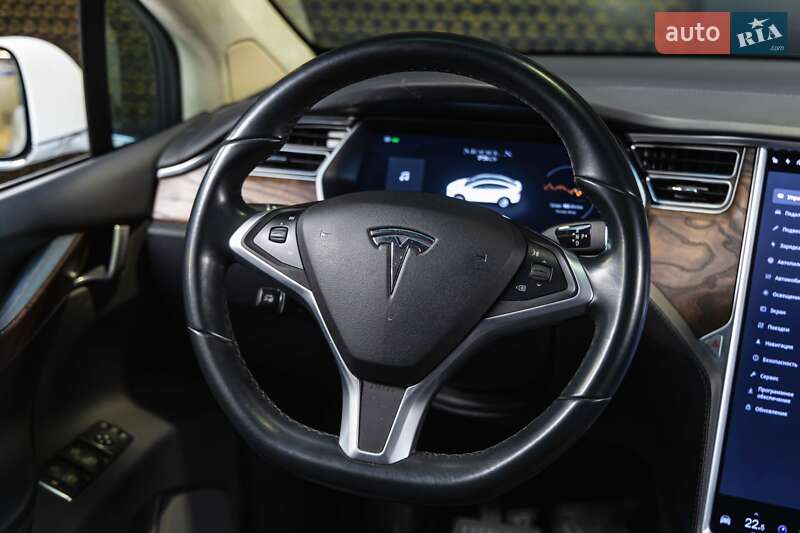 Внедорожник / Кроссовер Tesla Model X 2017 в Луцке