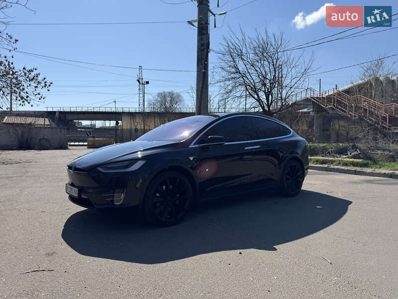 Tesla Model X 2019