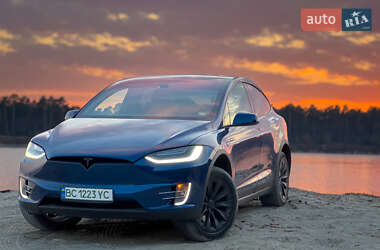 Позашляховик / Кросовер Tesla Model X 2016 в 