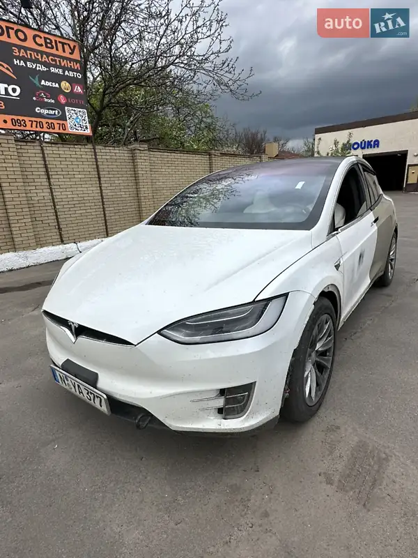 Tesla Model X 2019