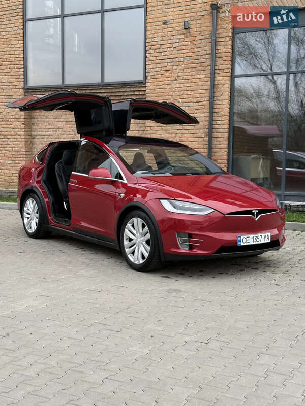Позашляховик / Кросовер Tesla Model X 2016 в Чернівцях