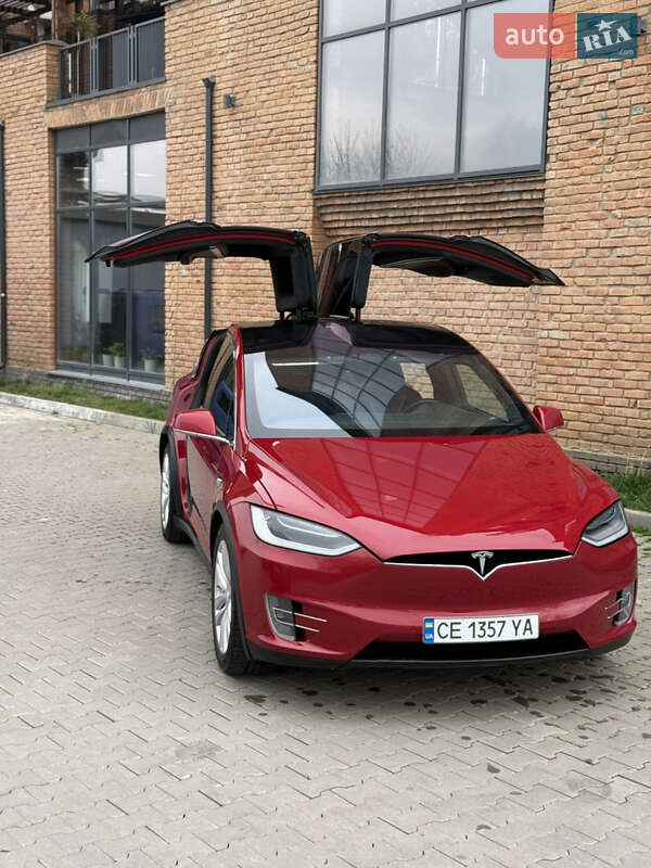 Позашляховик / Кросовер Tesla Model X 2016 в Чернівцях