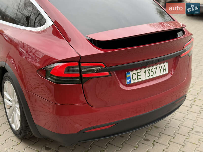 Позашляховик / Кросовер Tesla Model X 2016 в Чернівцях