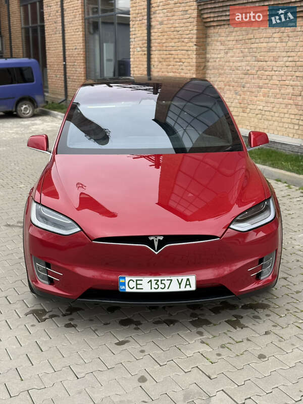 Позашляховик / Кросовер Tesla Model X 2016 в Чернівцях