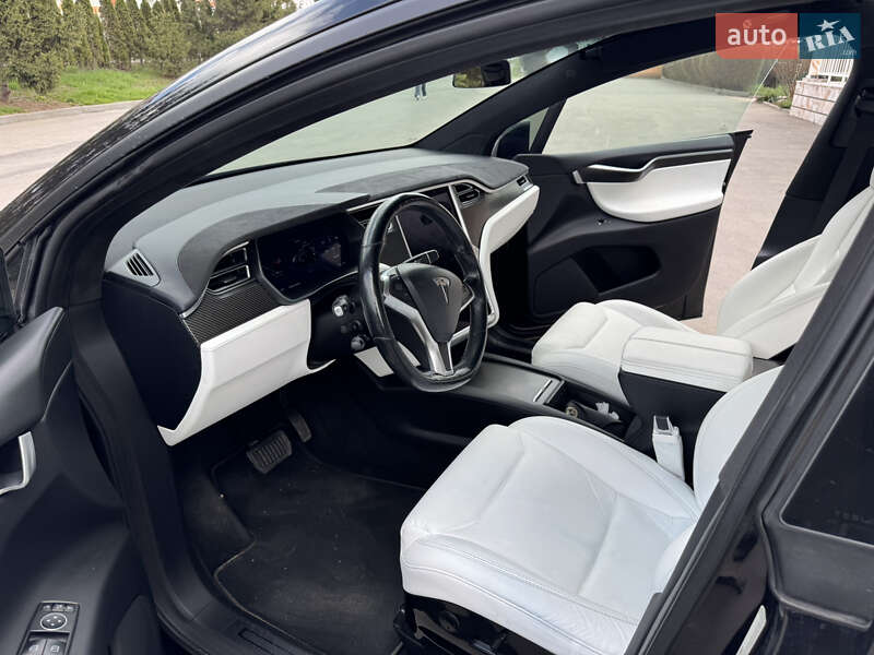 Позашляховик / Кросовер Tesla Model X 2017 в Тернополі