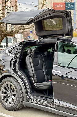 Внедорожник / Кроссовер Tesla Model X 2018 в 